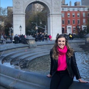 Meet your Posher, Kayla